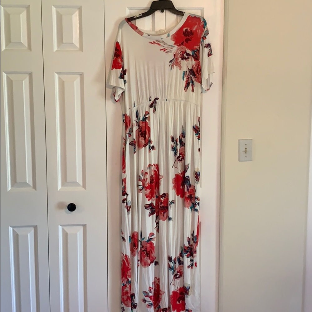 Comfortable knit floral maxi dress